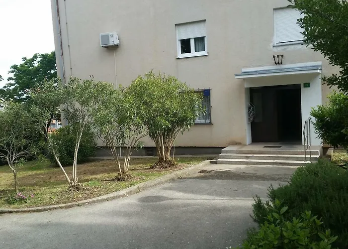 Luka Apartment *