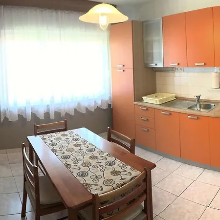 Apartment Luka Pula